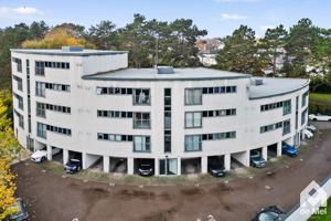 Photo 1- click for photo gallery